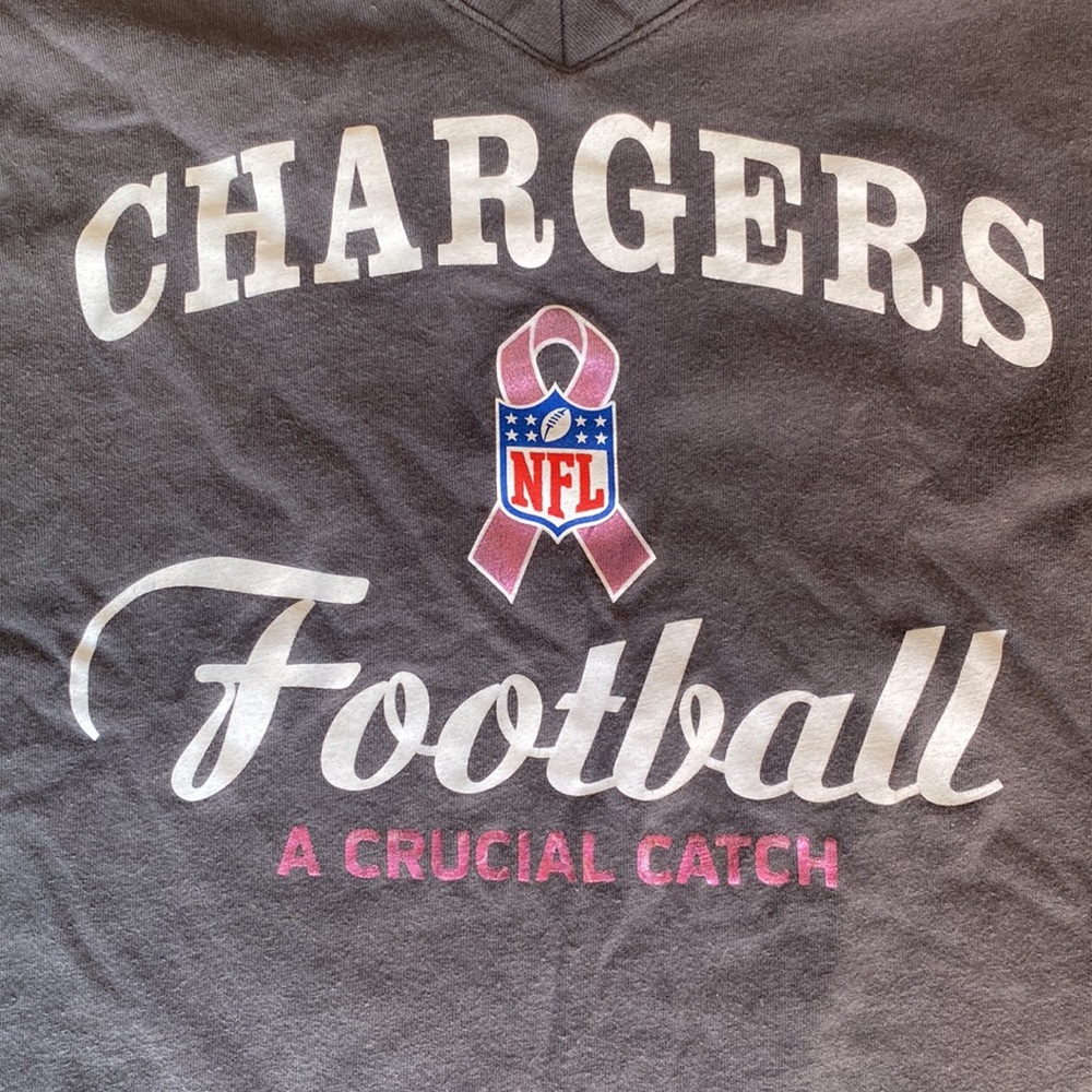 Charges V-neck - Picture 10 of 10